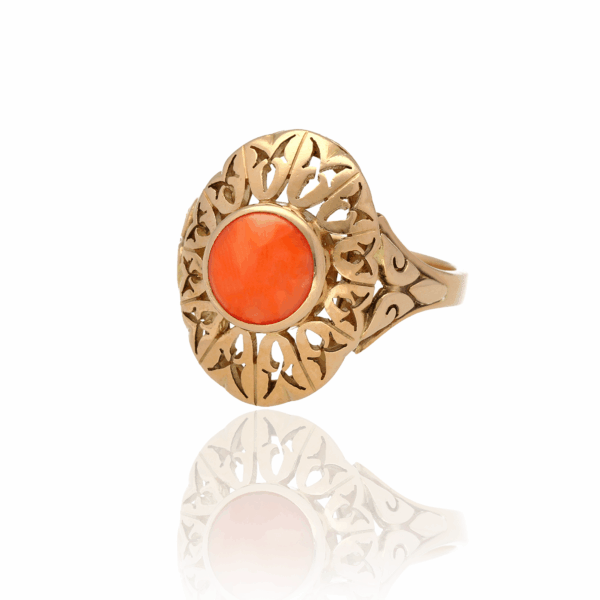 Pierścionek z żółtego złota z koralem naturalnym