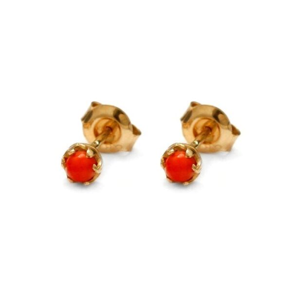 Kolczyki z żółtego złota z koralem