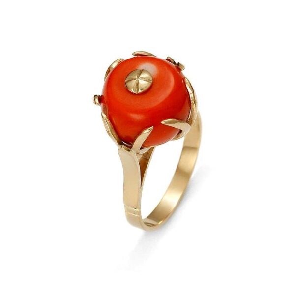 Pierścionek z żółtego złota z koralem