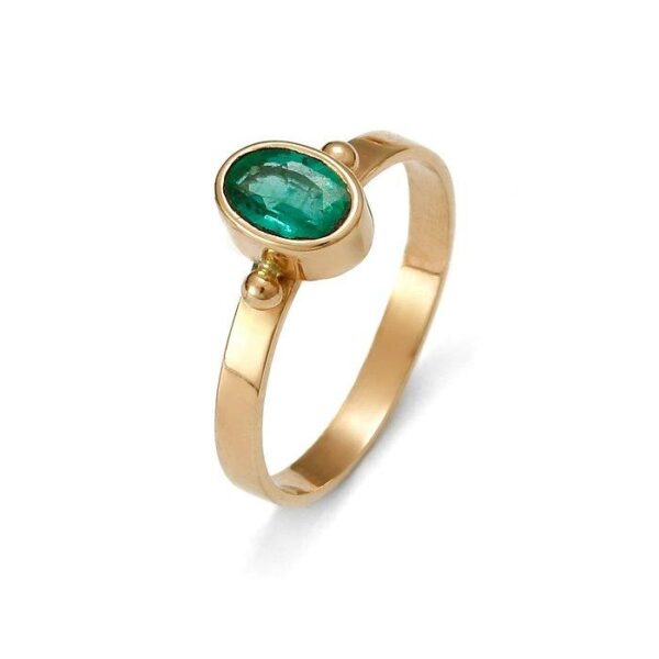 Pierścionek z żółtego złota ze szmaragdem