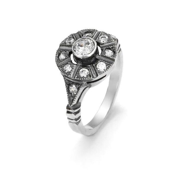 Pierścionek ze srebra oksydowanego z cyrkoniami