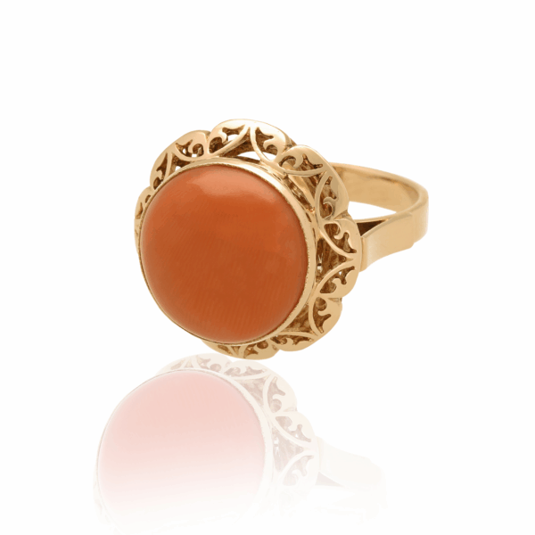 Pierścionek z żółtego złota z koralem naturalnym