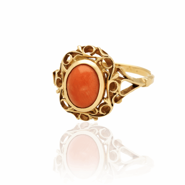 Pierścionek z żółtego złota z koralem naturalnym