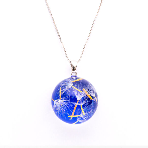 Naszyjnik z lapis lazuli i nasionami dmuchawca zatopionymi w żywicy