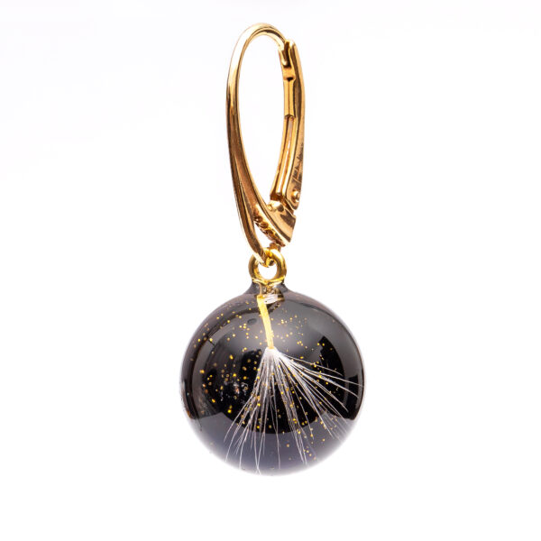 Kolczyki z obsydianem i nasionami dmuchawca zatopionymi w żywicy